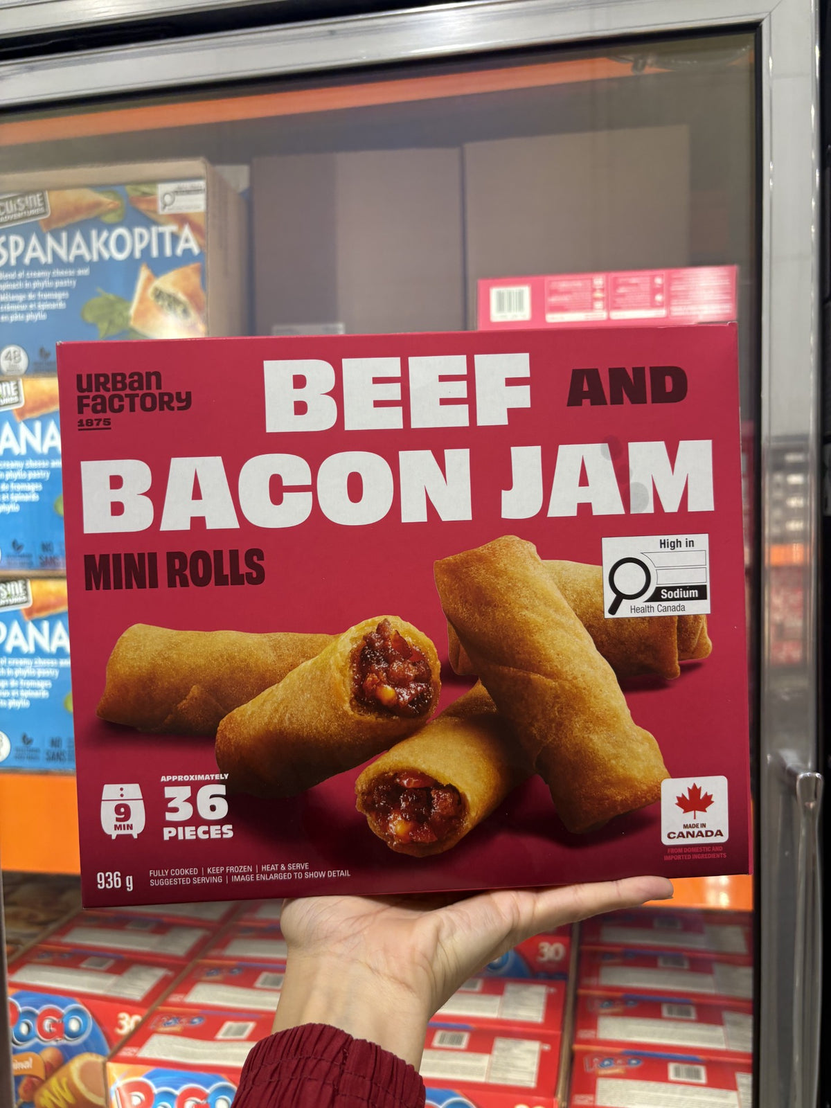 Beef and Bacon Jam Rolls - 1 x 936 Grams