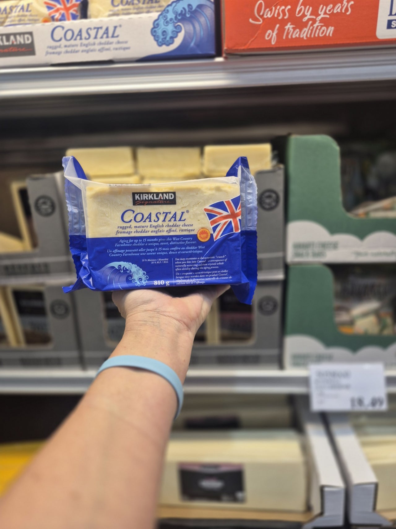 Kirkland Signature Coastal Cheddar - 1 x 810 Grams