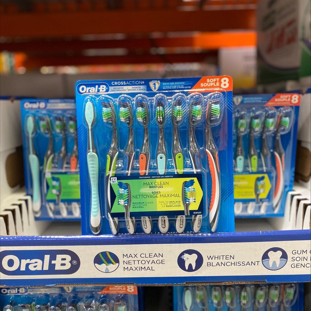 Image of Oral-B CrossAction Advanced MaxClean Manual Toothbrush 8-Pack - 1 x 505.575 Grams